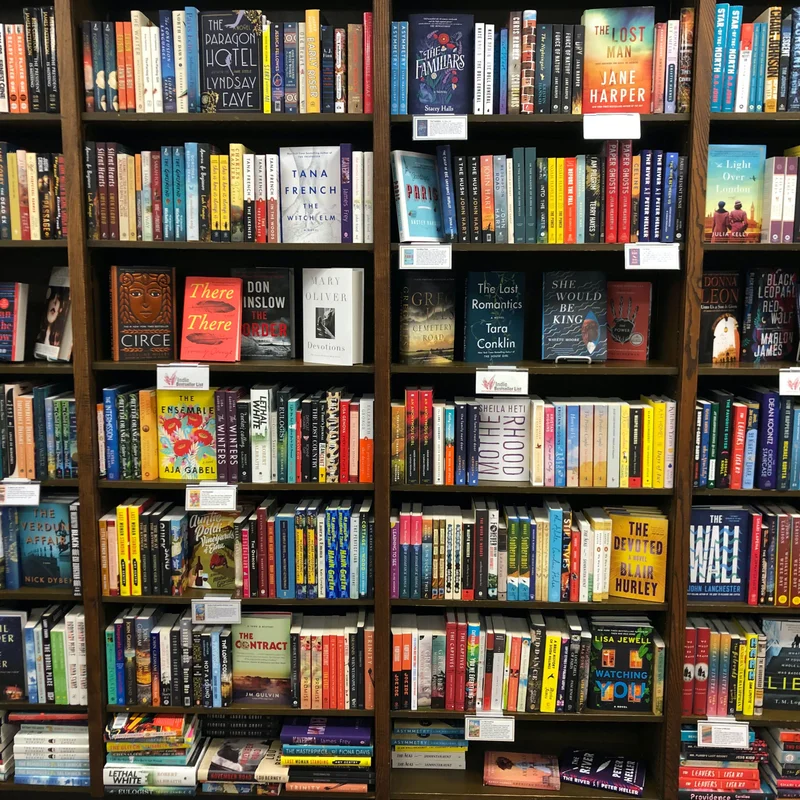 В книжном магазине